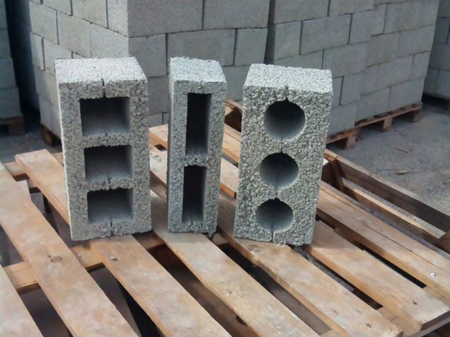 Пеноблок 150х300х600. Шлакоблок реклама. Шлакоблоки фундаментные узбекистан. Шлакоблок или кирпич. Шлакоблоки в махачкале.