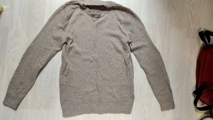 Пуловер бежевого цвета