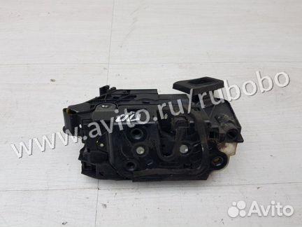 Замок двери передний правый Vw Polo Sedan 5 cfna