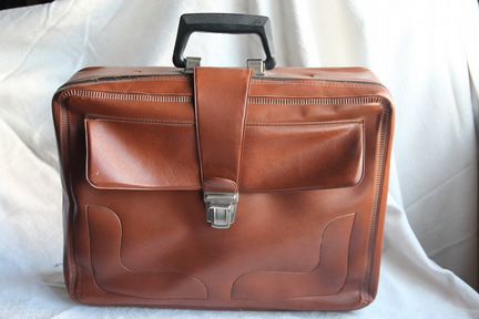 Продается дорожный чемодан 2