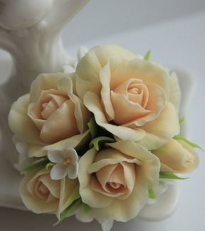 Заколка с цветами роз и сирени