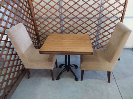 Стол обеденный деревянный квадратный