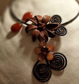 Колье с цветком из кожи (ручная работа)