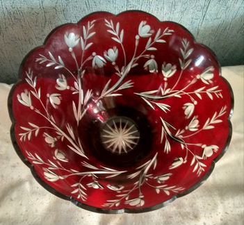 Конфетница из рубинового стекла