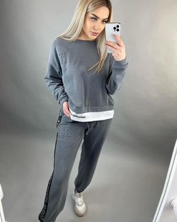 Стильный трикотажный костюм Wang