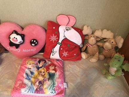 Пакет мягких игрушек и подушек