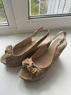 Босоножки замшевые на пробке