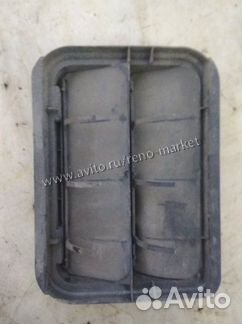 Решетка вентиляционная задняя левая Renault Logan