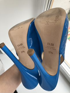 Босоножки Fabi новые 37,5 р