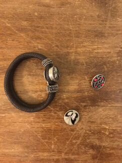 Новый кожаный браслет со сменными панелями