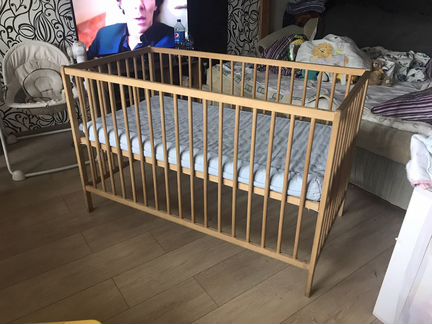 Детская кроватка IKEA, бортики, мобиль