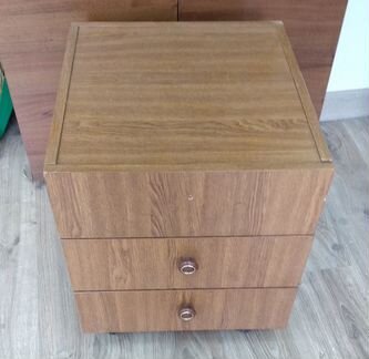 Столы с тумбочками б/у