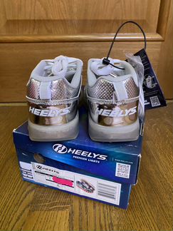 Новые кроссовки на колёсиках с подсветкой heelys
