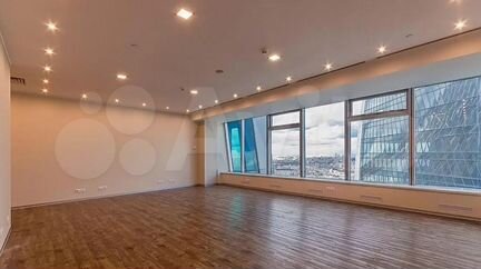 Угловой офис с шикарным видом