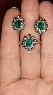 Комплект золотой с бриллиантами и изумрудами