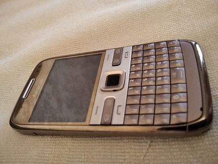Телефон Nokia E 72