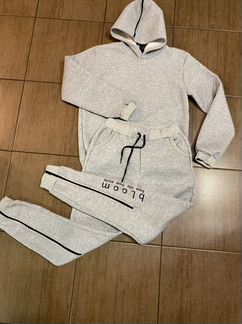 В наличии теплые женские костюмы