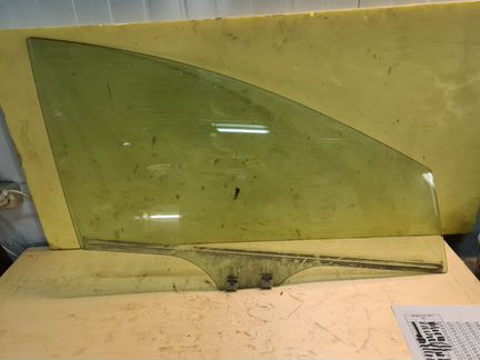 Стекло двери переднее правое Mazda Cx-7