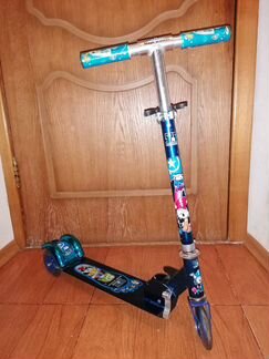 Детский трехколесный самокат