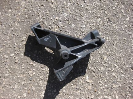 Кронштейн крепления цилиндра подъёма кабина-бампер