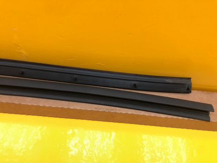 Уплотнитель двери передний левый Nissan Patrol Y62