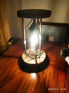 Настольный светильник