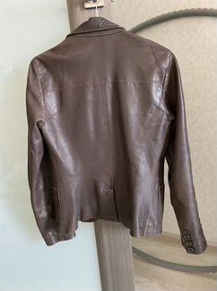 Кожаная куртка-пиджак фирмы naf naf