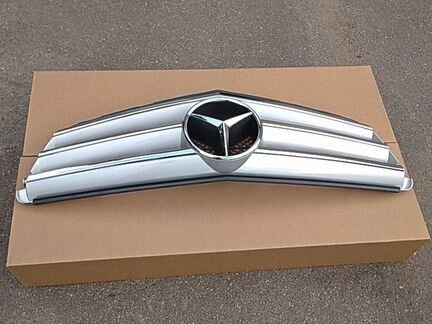 Решетка радиатора Мерседес W 204 A2048800023