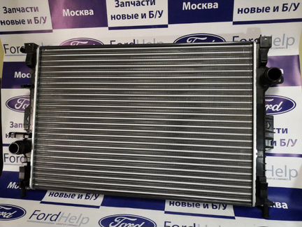 Радиатор охлаждения двигателя Ford Focus 3 2.0