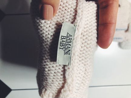 Шапка и варежки armani baby