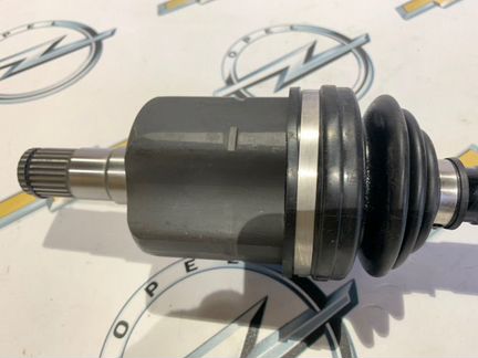 Приводной вал левый Volkswagen Passat B6