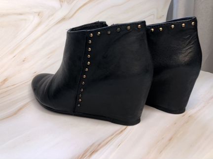 Полусапожки чёрные кожаные