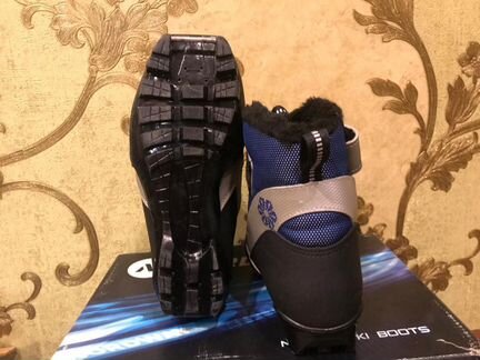 Ботинки лыжные