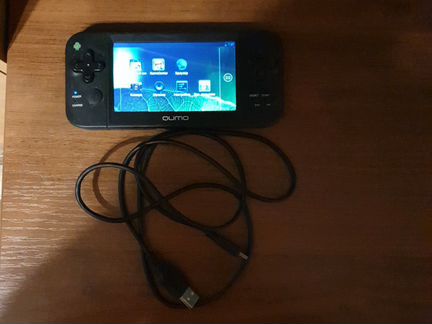 Портативная игровая приставка qumo