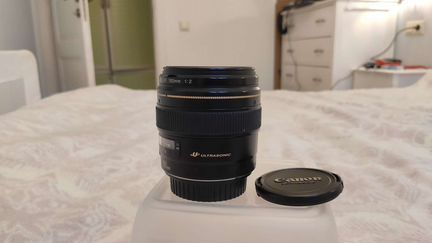 Canon EF 100mm f/2 USM