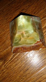 Пирамида из оникса