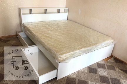 Кровать двухспальная с матрасом новая
