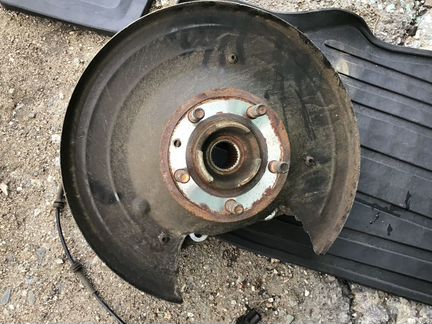 Кулак поворотный правый LR Рендж Ровер Спорт 2