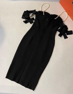 Бандажное платье с жемчугом