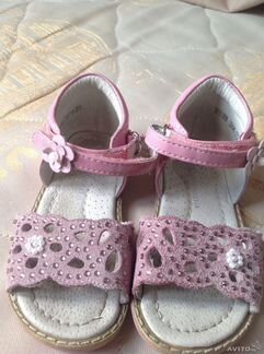 Красивые босоножки(натуральный лак, замша) 23-24р