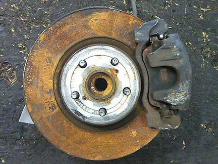 Кулак поворотный правый Toyota Avensis